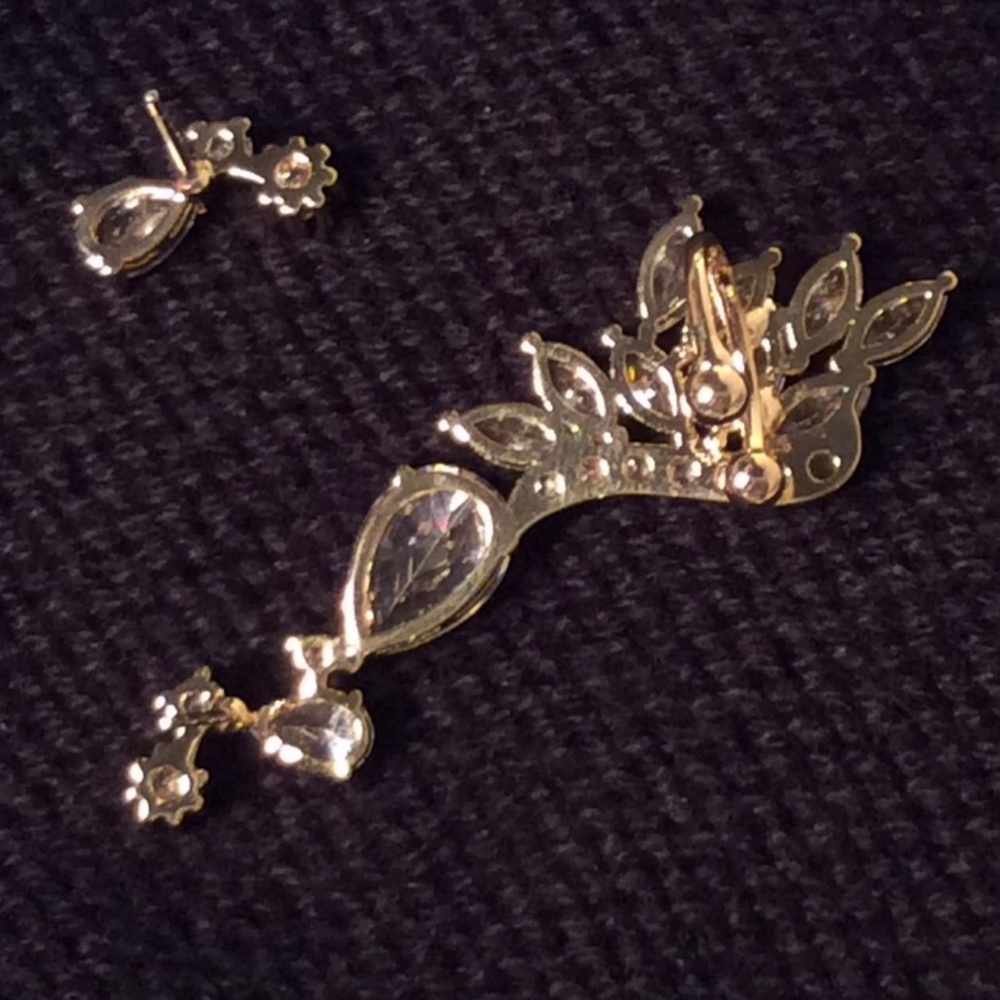 ๐3/$15 SALE. NIP EARCUFF PIERCED EARRING SET - Picture 6 of 8